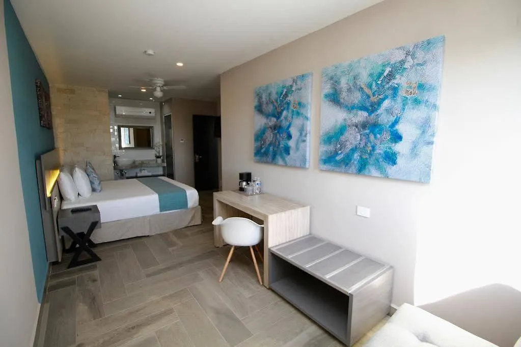 ****  Illusion Xpress I Attraction Hotel Deluxe Playa del Carmen Mexico